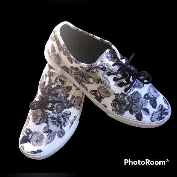 Old Navy Shoes - Women's- Size 11- Old Navy Floral Print Sneakers
